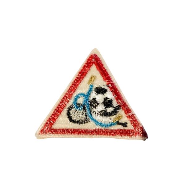 Girl Scout Patch - Try Its - Sports and Games - Triangle Badge - MLS 59107 - Picture 2 of 2